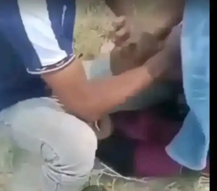 ~![🔥WATCH] Balu De Na Na Balu Dio Na Original Video Clip 😢 বালু দে, না না বালু দিও না, ছাল উঠে যাবে! হাতটা ছাড়ো না প্লিজ, আমি আর পারছি না কষ্ট হচ্ছে